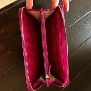 Used leather Michael Kors wallet